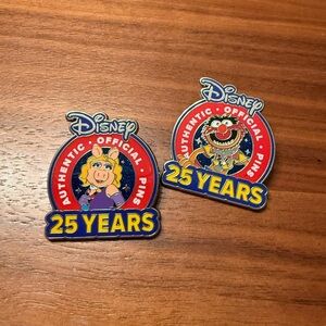 Limited Release Disney 25 Years of Pin Trading Miss Piggy & Animal